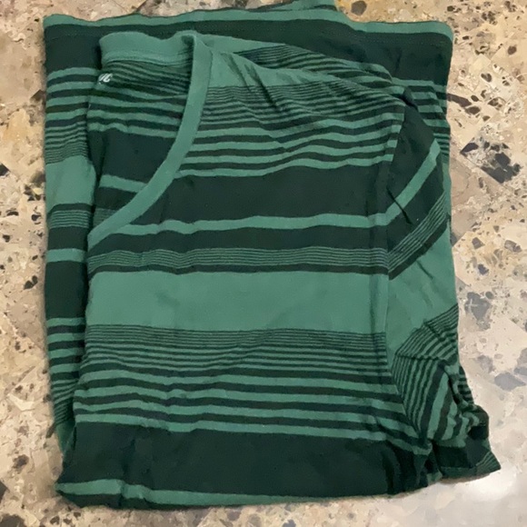 Old Navy Classic V-neck Black & Green striped T-shirt size Large - Picture 4 of 4